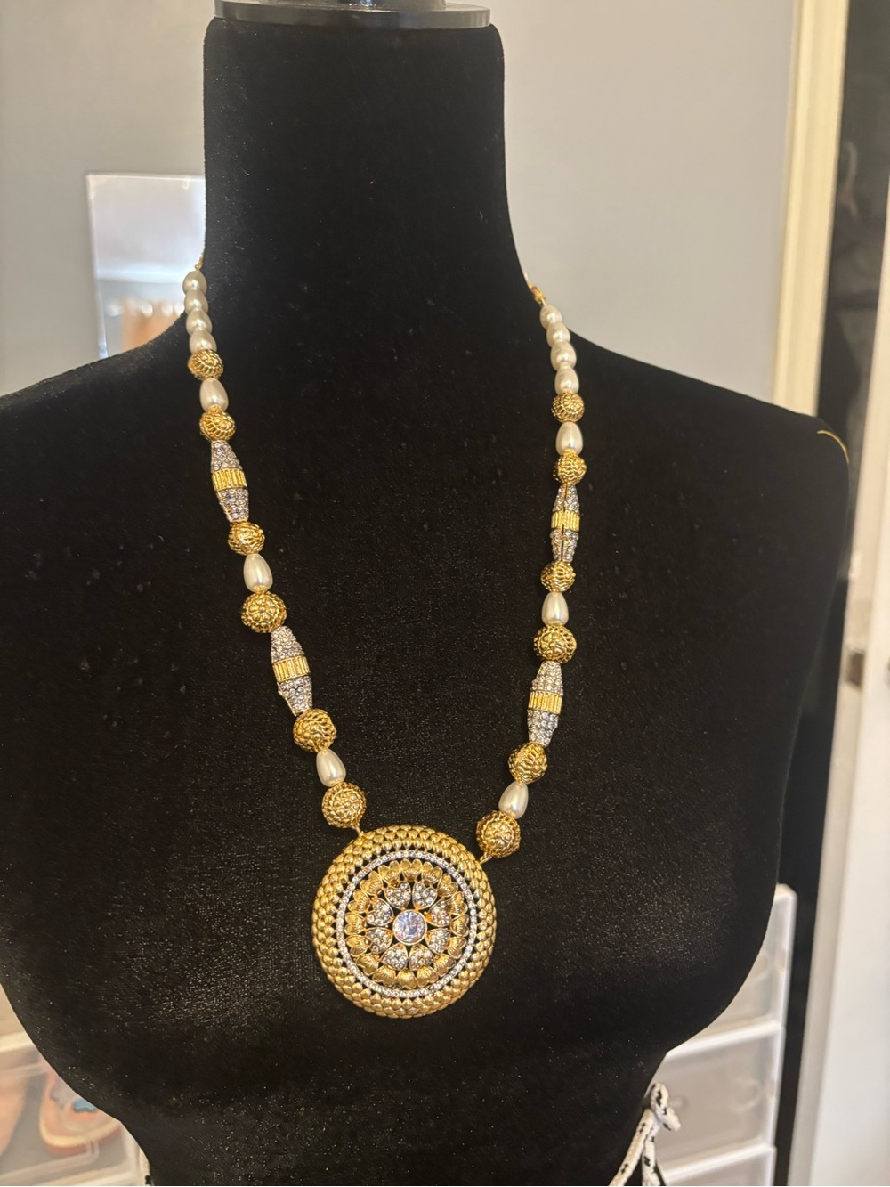 Salwar kameez White Pearl  Necklace